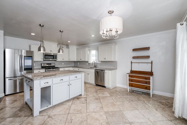 1175 N Frankwood Avenue, Reedley, CA 93654