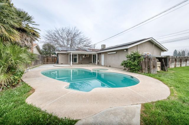 1175 N Frankwood Avenue, Reedley, CA 93654