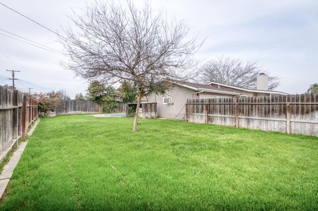 1175 N Frankwood Avenue, Reedley, CA 93654