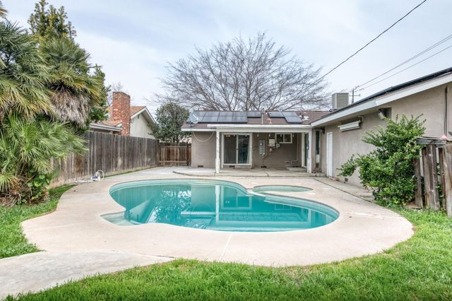 1175 N Frankwood Avenue, Reedley, CA 93654