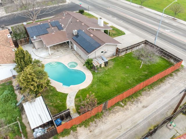 1175 N Frankwood Avenue, Reedley, CA 93654