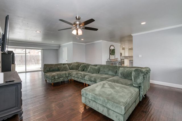 1175 N Frankwood Avenue, Reedley, CA 93654