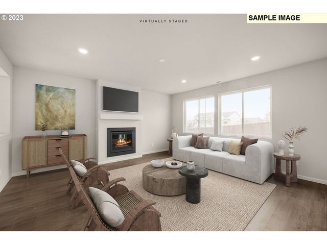 1047 Clemson St, Woodburn, OR 97071