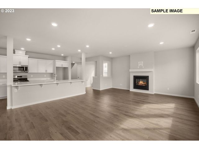 1047 Clemson St, Woodburn, OR 97071