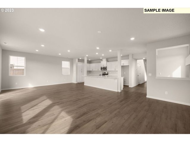 1047 Clemson St, Woodburn, OR 97071