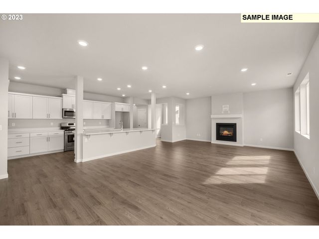 1047 Clemson St, Woodburn, OR 97071