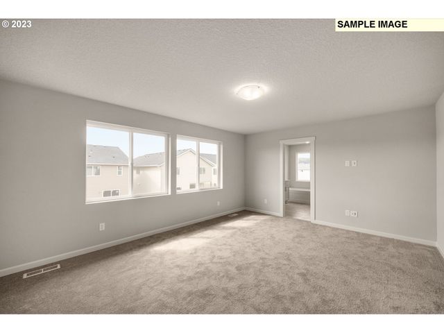 1047 Clemson St, Woodburn, OR 97071