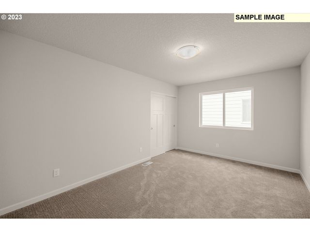 1047 Clemson St, Woodburn, OR 97071