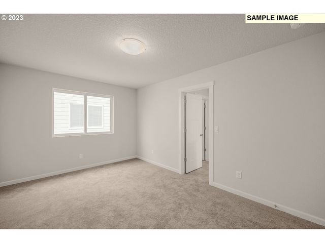 1047 Clemson St, Woodburn, OR 97071