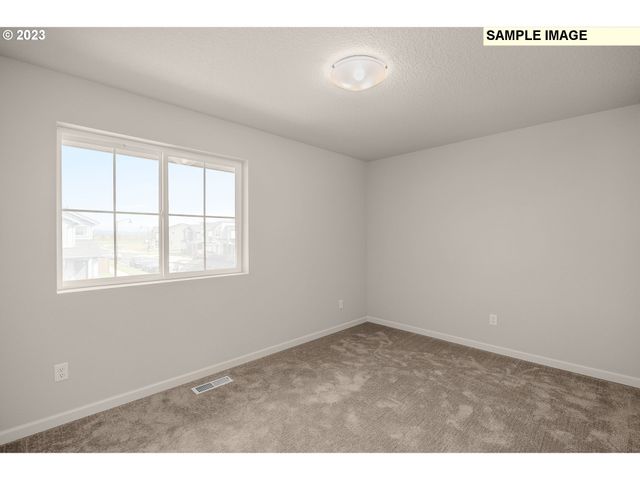 1047 Clemson St, Woodburn, OR 97071