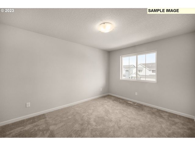 1047 Clemson St, Woodburn, OR 97071