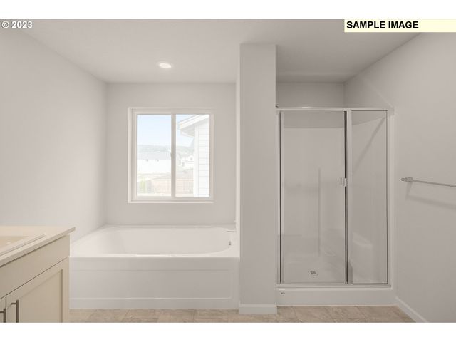 1047 Clemson St, Woodburn, OR 97071