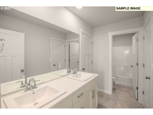 1047 Clemson St, Woodburn, OR 97071