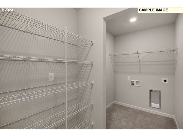 1047 Clemson St, Woodburn, OR 97071