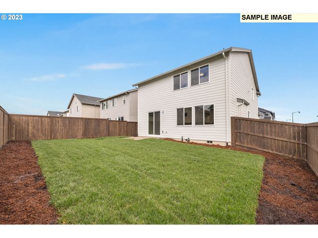 1047 Clemson St, Woodburn, OR 97071