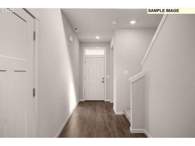 1047 Clemson St, Woodburn, OR 97071