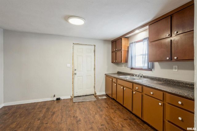 2207 4TH Street, Fulton, IL 61252