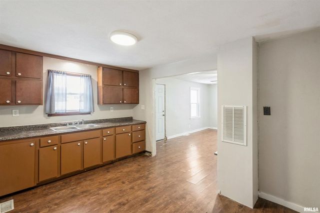 2207 4TH Street, Fulton, IL 61252