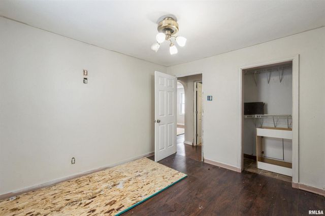 2207 4TH Street, Fulton, IL 61252