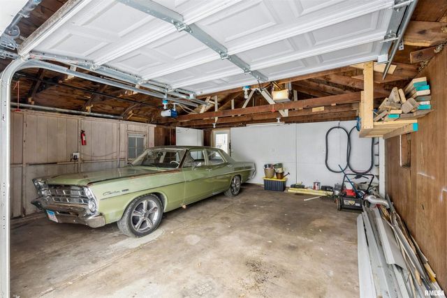 2207 4TH Street, Fulton, IL 61252