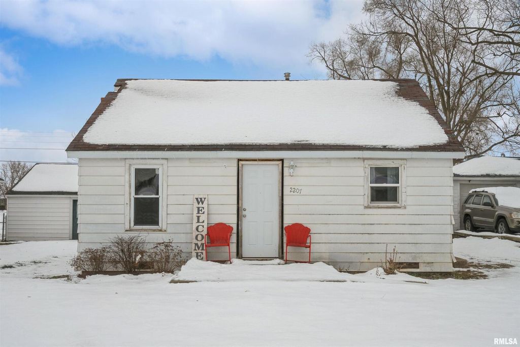 2207 4TH Street, Fulton, IL 61252