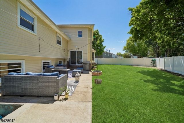 50 Newbrook Ln, Springfield Twp., NJ 07081