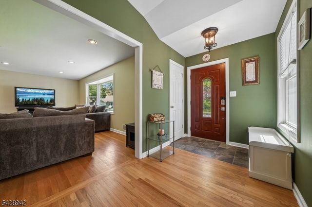 50 Newbrook Ln, Springfield Twp., NJ 07081