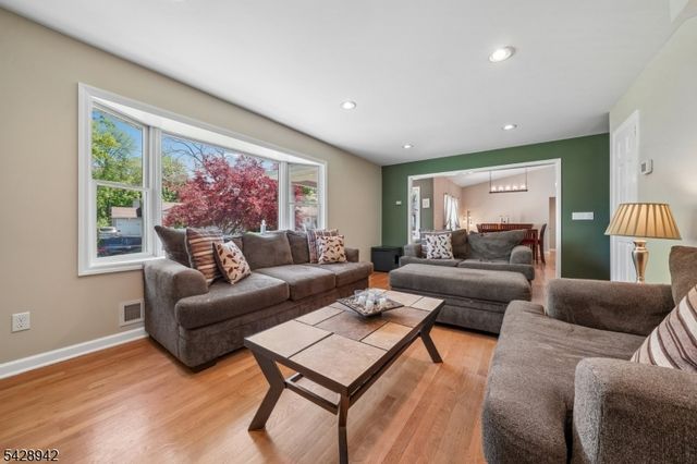 50 Newbrook Ln, Springfield Twp., NJ 07081