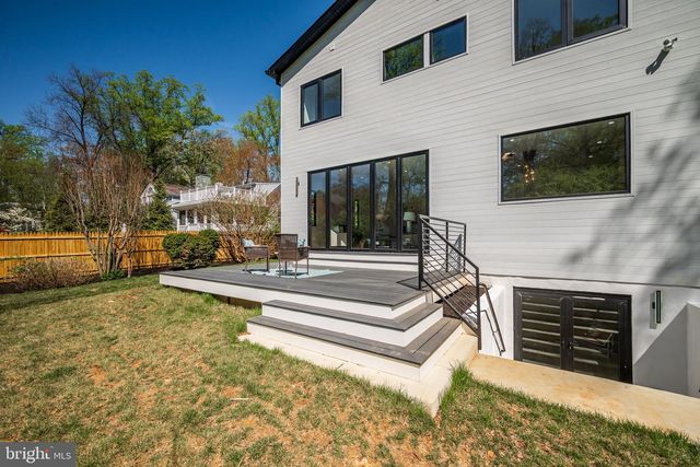 8908 MOHAWK LN, Bethesda, MD 20817