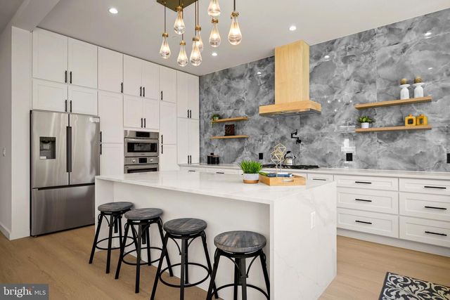 8908 MOHAWK LN, Bethesda, MD 20817