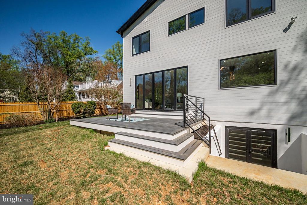 Image 102 of property listing at 8908 MOHAWK LN, Bethesda, MD 20817