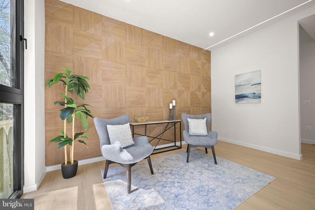 Image 11 of property listing at 8908 MOHAWK LN, Bethesda, MD 20817