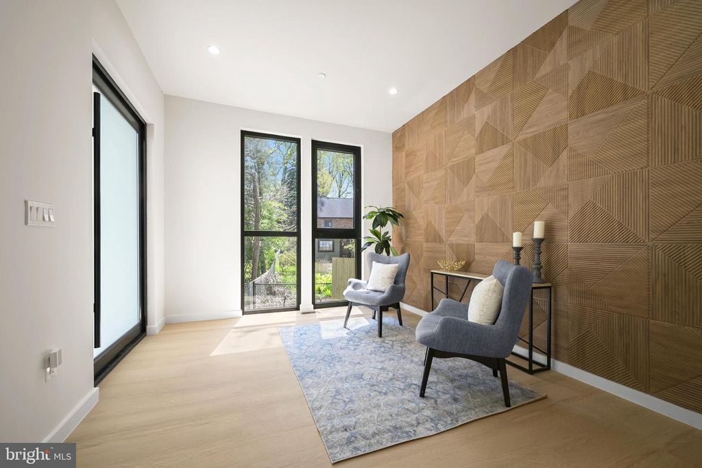 Image 12 of property listing at 8908 MOHAWK LN, Bethesda, MD 20817