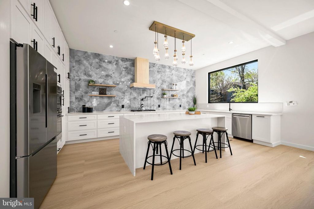 Image 13 of property listing at 8908 MOHAWK LN, Bethesda, MD 20817