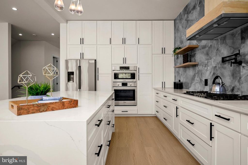 Image 16 of property listing at 8908 MOHAWK LN, Bethesda, MD 20817