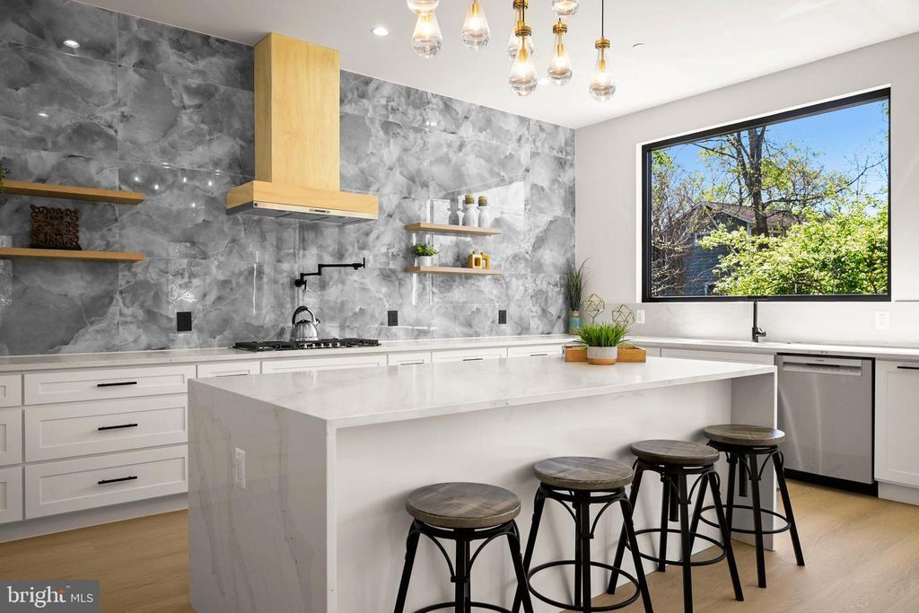 Image 17 of property listing at 8908 MOHAWK LN, Bethesda, MD 20817