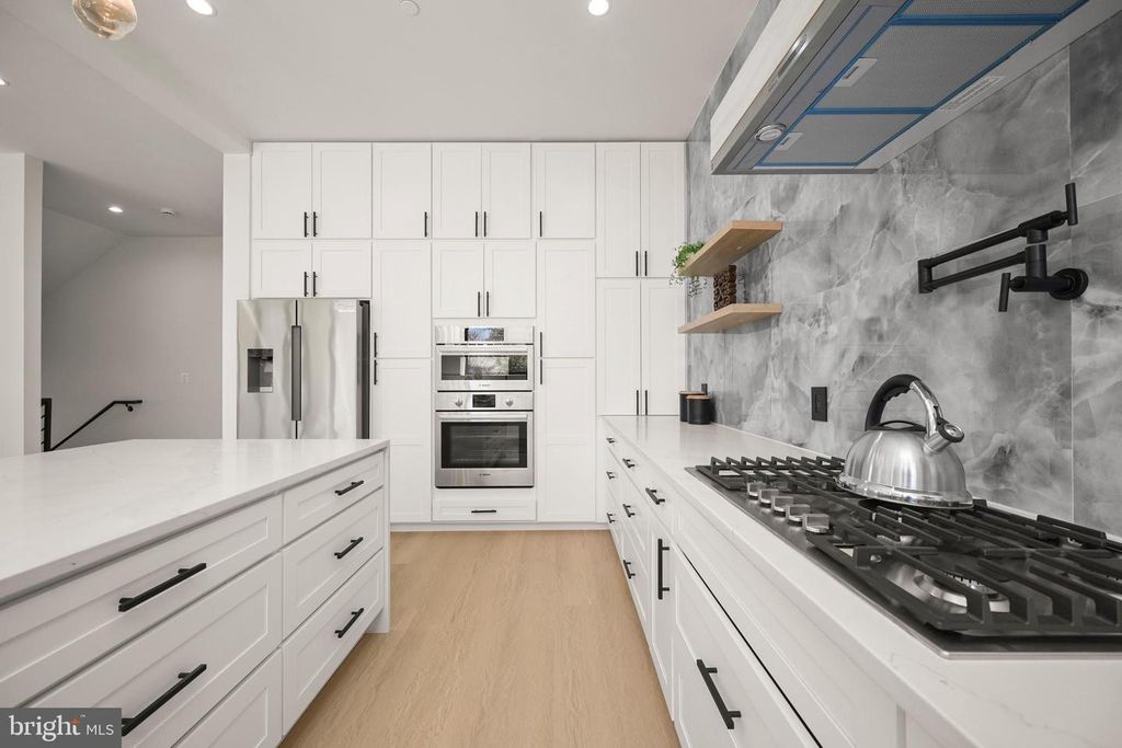 Image 19 of property listing at 8908 MOHAWK LN, Bethesda, MD 20817