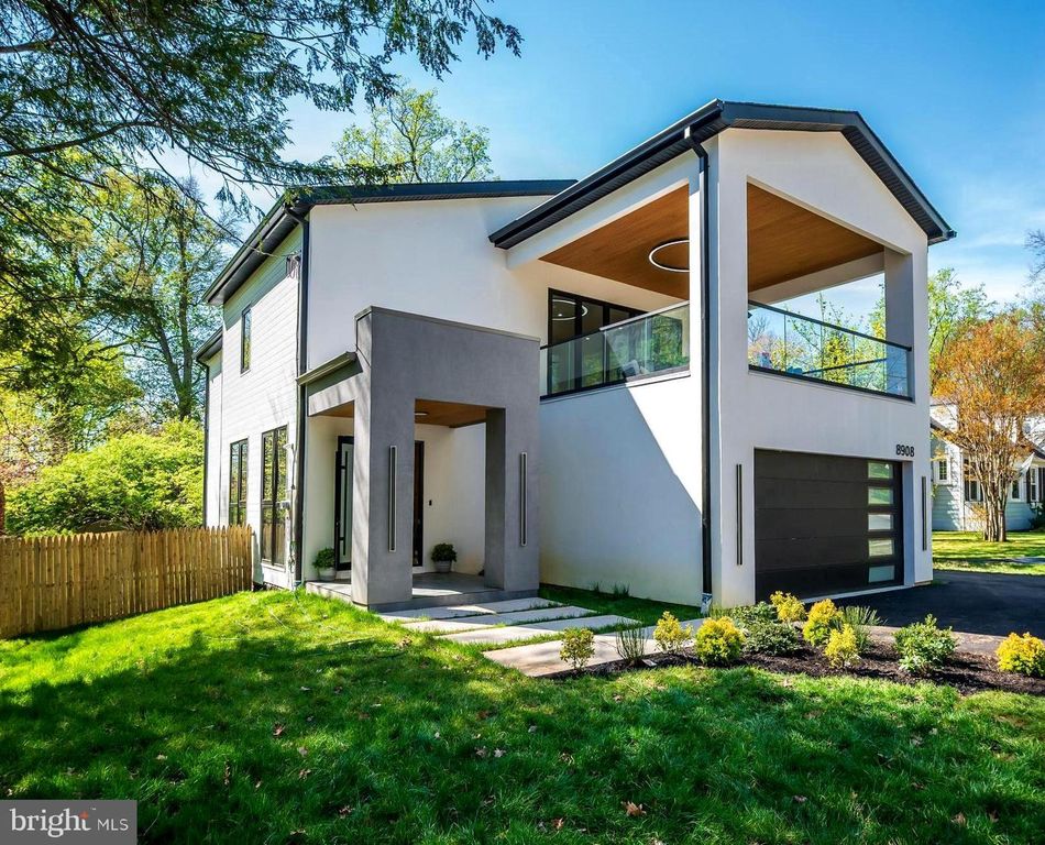 Image 2 of property listing at 8908 MOHAWK LN, Bethesda, MD 20817