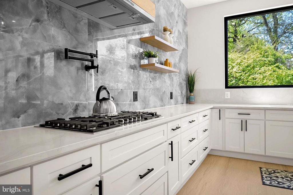 Image 21 of property listing at 8908 MOHAWK LN, Bethesda, MD 20817