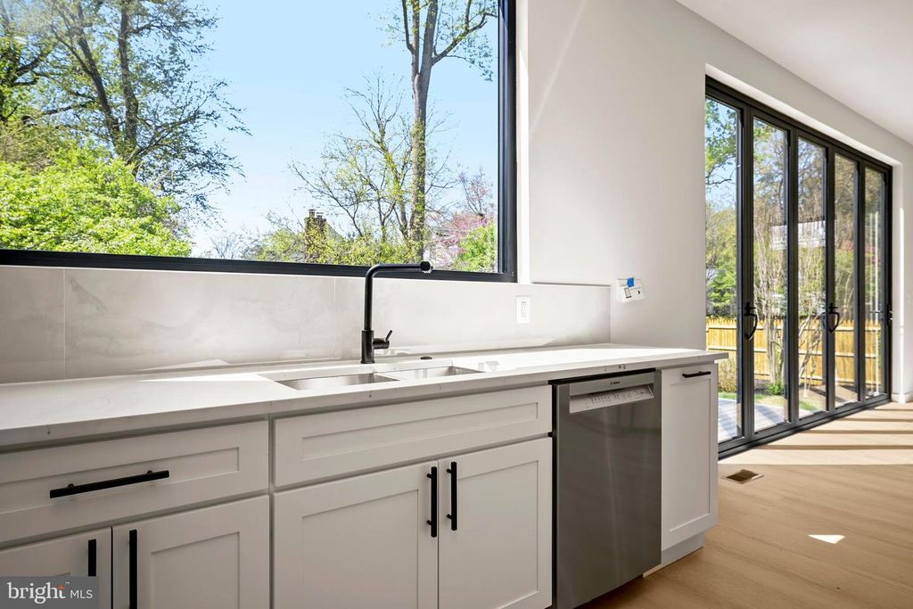 Image 22 of property listing at 8908 MOHAWK LN, Bethesda, MD 20817