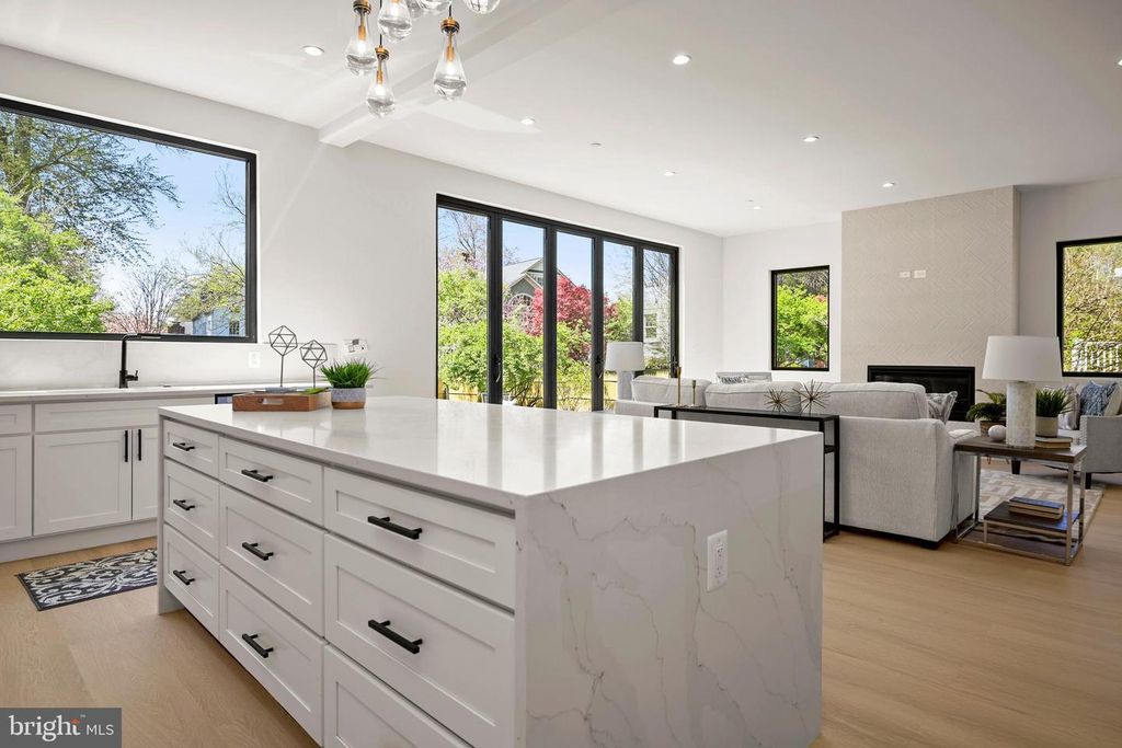 Image 23 of property listing at 8908 MOHAWK LN, Bethesda, MD 20817