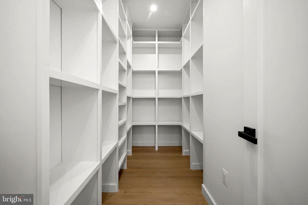 Image 25 of property listing at 8908 MOHAWK LN, Bethesda, MD 20817