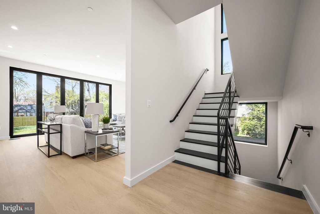 Image 26 of property listing at 8908 MOHAWK LN, Bethesda, MD 20817