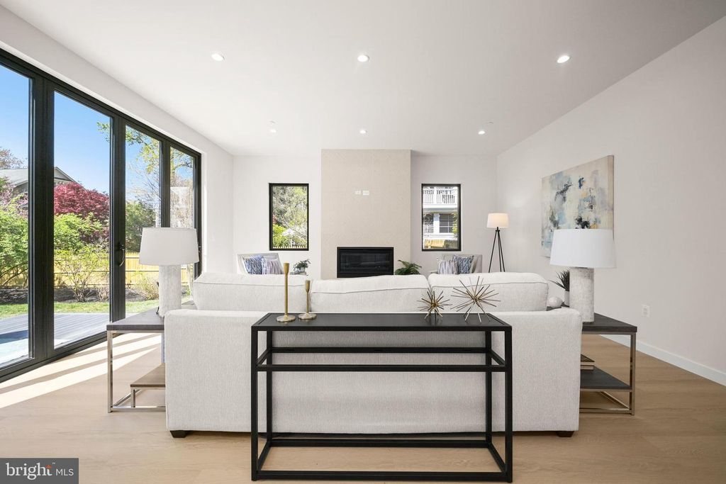 Image 28 of property listing at 8908 MOHAWK LN, Bethesda, MD 20817