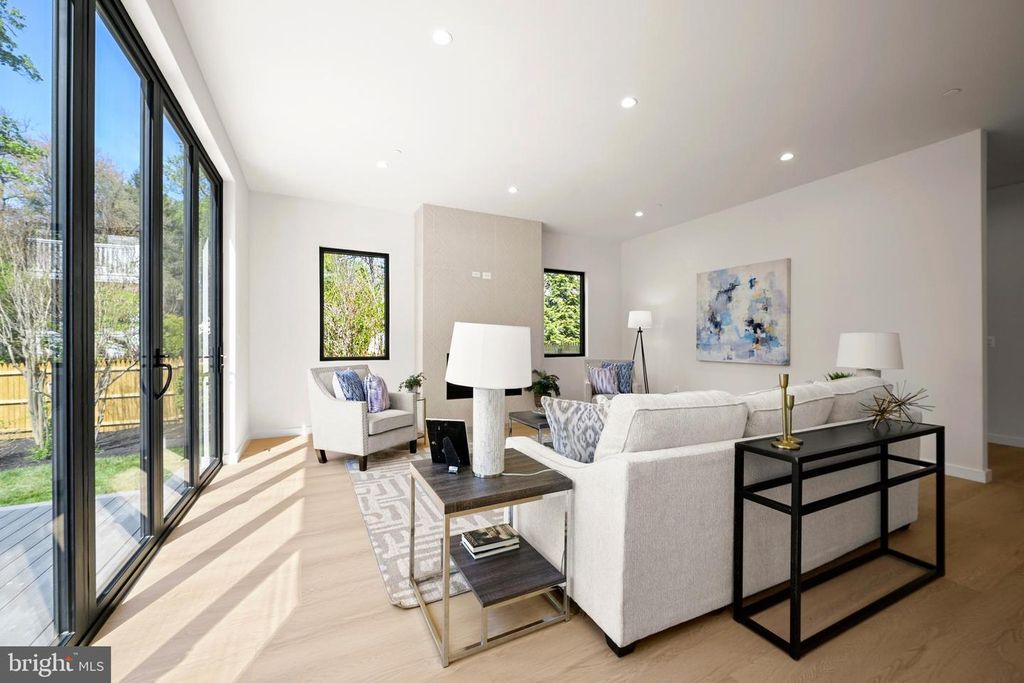 Image 29 of property listing at 8908 MOHAWK LN, Bethesda, MD 20817