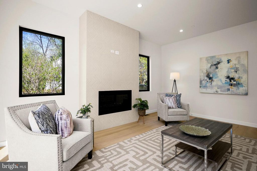 Image 31 of property listing at 8908 MOHAWK LN, Bethesda, MD 20817