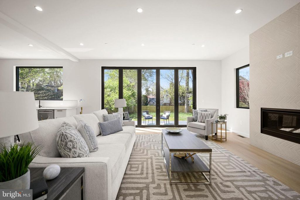 Image 32 of property listing at 8908 MOHAWK LN, Bethesda, MD 20817