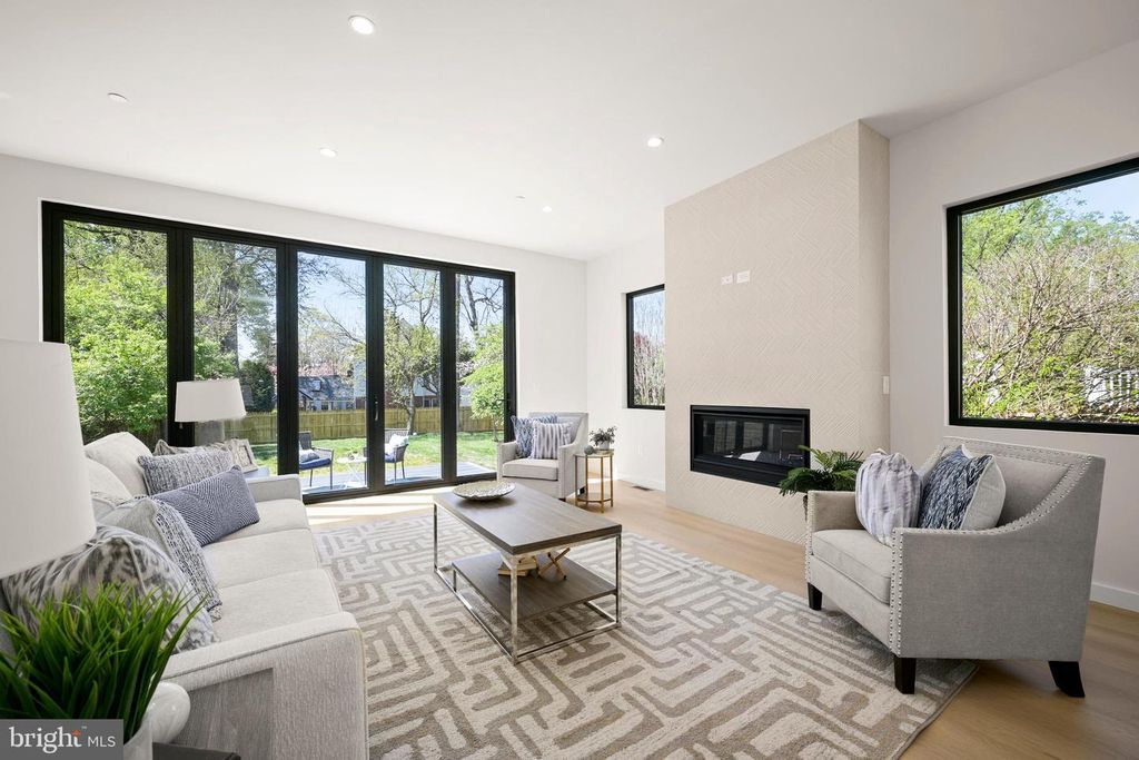 Image 33 of property listing at 8908 MOHAWK LN, Bethesda, MD 20817