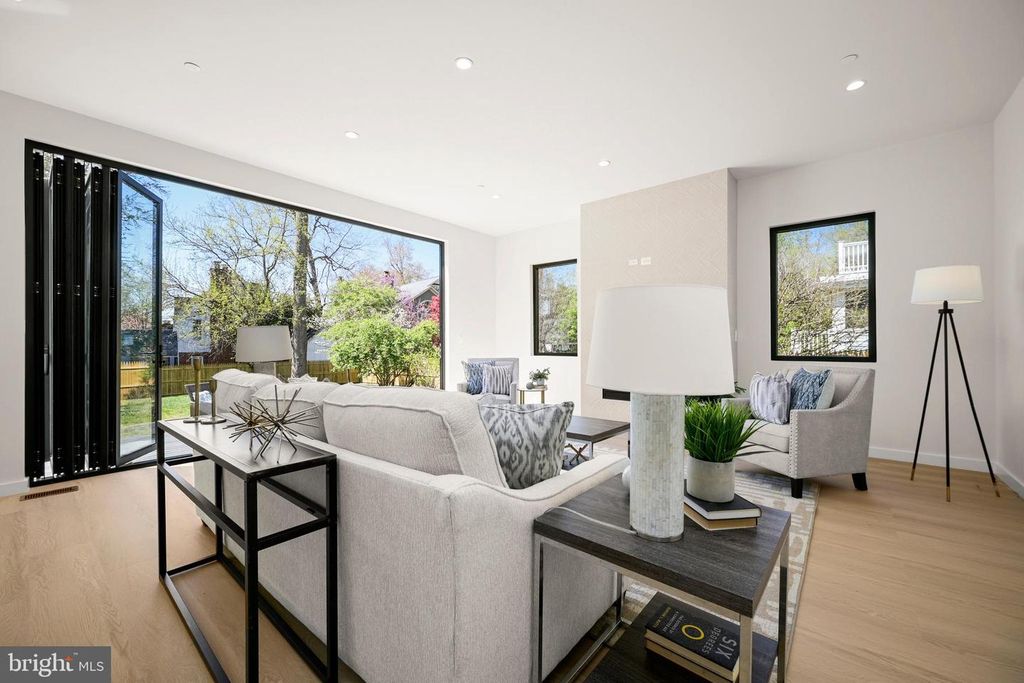 Image 34 of property listing at 8908 MOHAWK LN, Bethesda, MD 20817