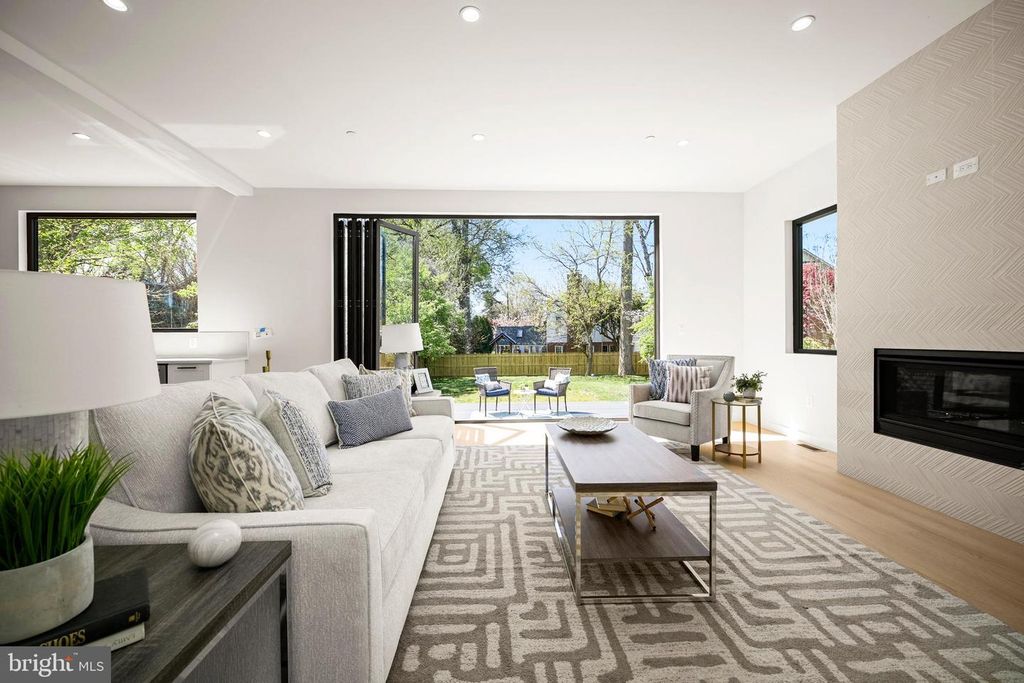 Image 35 of property listing at 8908 MOHAWK LN, Bethesda, MD 20817